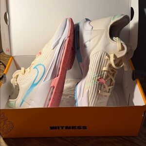 Nike LeBron James Witness VI 6 Sneakers athletic basketball kicks New in Box NIB